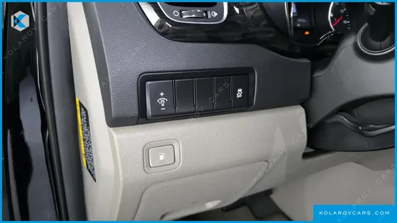 KIA CARNIVAL GASOLINE 11-SEATER PRESTIGE