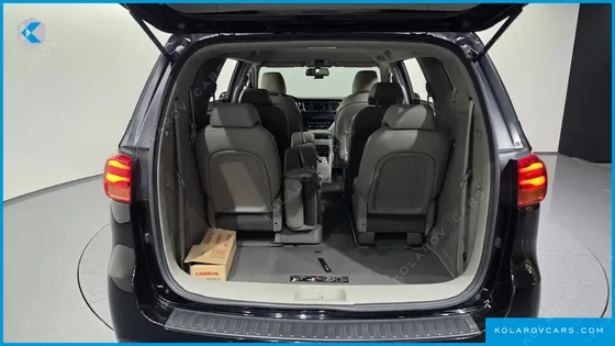 KIA CARNIVAL GASOLINE 11-SEATER PRESTIGE