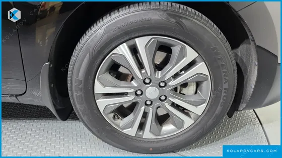 KIA CARNIVAL GASOLINE 11-SEATER PRESTIGE