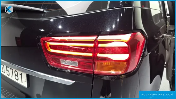 KIA CARNIVAL GASOLINE 11-SEATER PRESTIGE