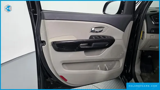 KIA CARNIVAL GASOLINE 11-SEATER PRESTIGE