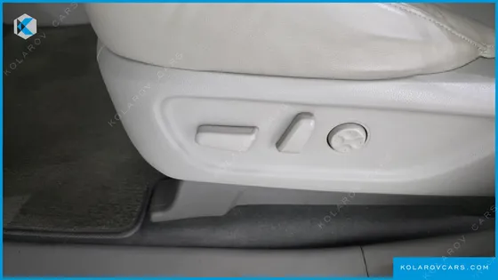 KIA CARNIVAL GASOLINE 11-SEATER PRESTIGE
