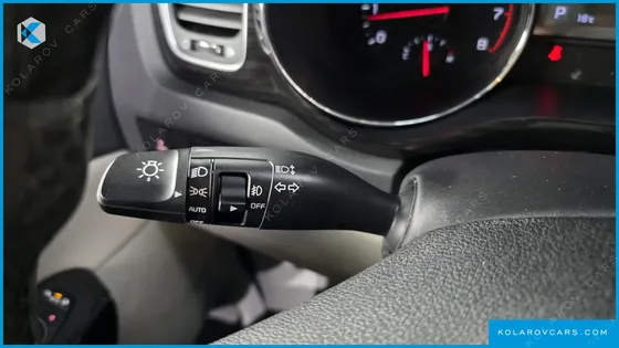 KIA CARNIVAL GASOLINE 11-SEATER PRESTIGE
