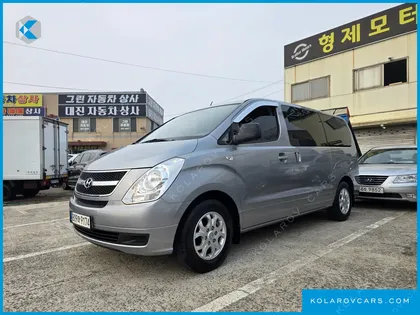 HYUNDAI STAREX 5-SEATER VAN