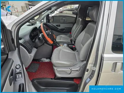 HYUNDAI STAREX 5-SEATER VAN
