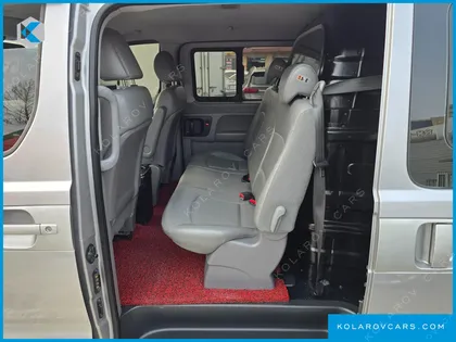 HYUNDAI STAREX 5-SEATER VAN