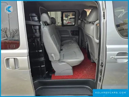HYUNDAI STAREX 5-SEATER VAN