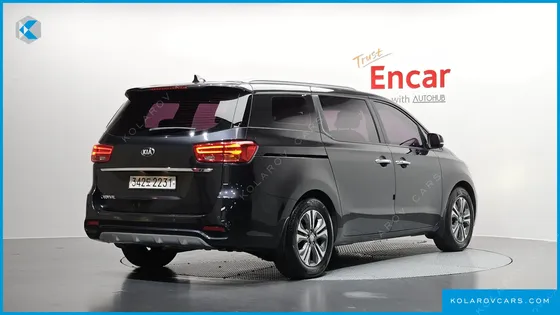 KIA CARNIVAL 9-SEATER LUXURY