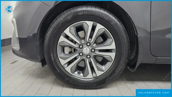 KIA CARNIVAL 9-SEATER LUXURY