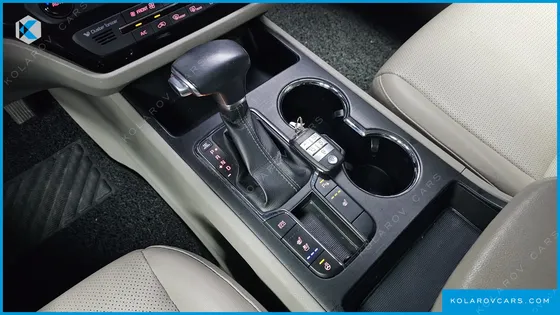 KIA CARNIVAL 9-SEATER LUXURY