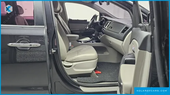 KIA CARNIVAL 9-SEATER LUXURY