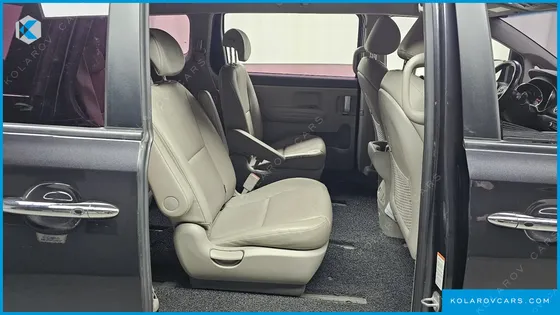 KIA CARNIVAL 9-SEATER LUXURY