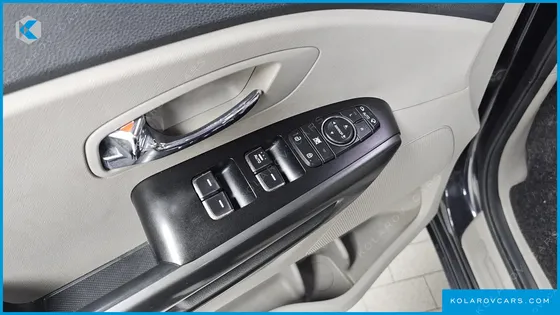 KIA CARNIVAL 9-SEATER LUXURY