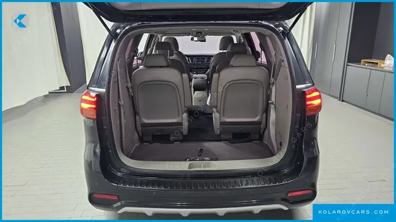 KIA CARNIVAL 9-SEATER LUXURY
