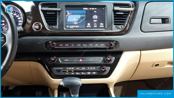 KIA CARNIVAL 7-SEATER LIMOUSINE