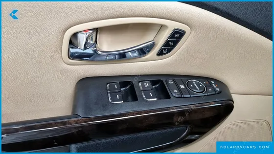 KIA CARNIVAL 7-SEATER LIMOUSINE