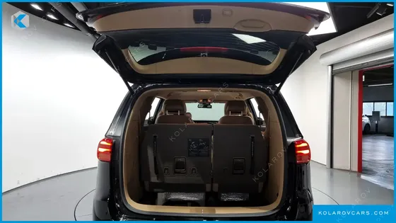 KIA CARNIVAL 7-SEATER LIMOUSINE