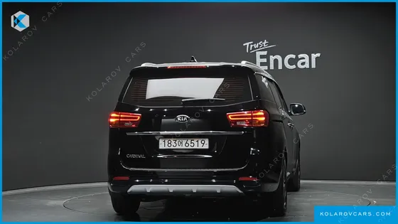 KIA CARNIVAL 9-SEATER LUXURY