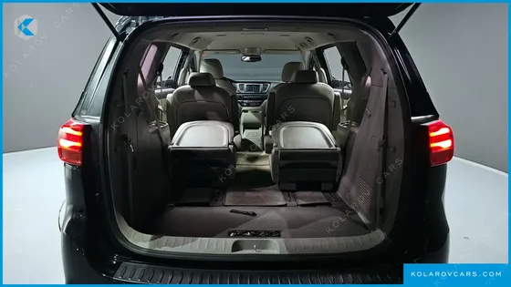 KIA CARNIVAL 9-SEATER LUXURY