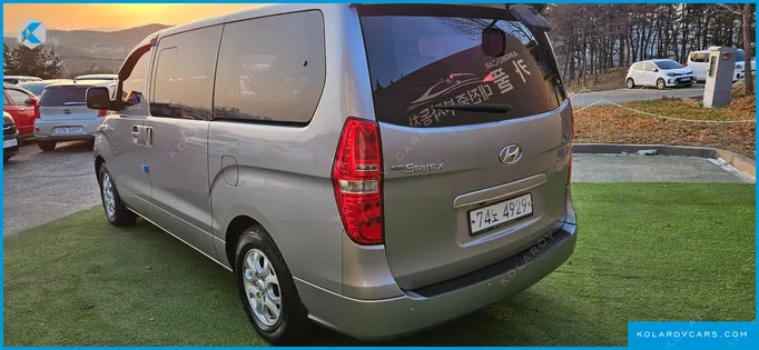 HYUNDAI STAREX 12-SEATER WAGON