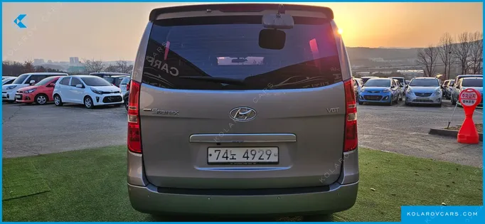 HYUNDAI STAREX 12-SEATER WAGON