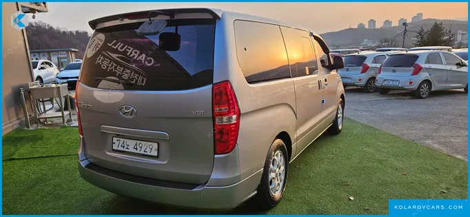 HYUNDAI STAREX 12-SEATER WAGON