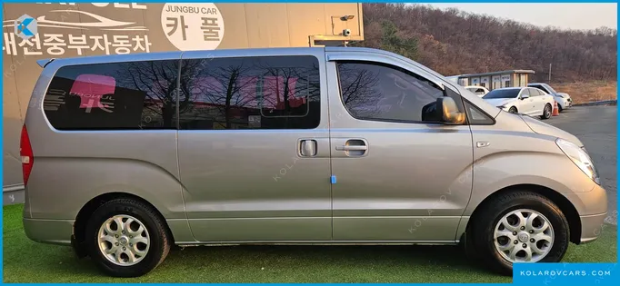 HYUNDAI STAREX 12-SEATER WAGON