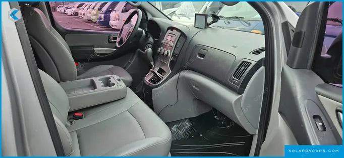 HYUNDAI STAREX 12-SEATER WAGON