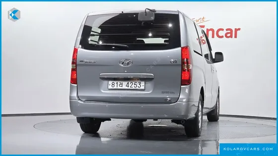 HYUNDAI STAREX 5-SEATER VAN