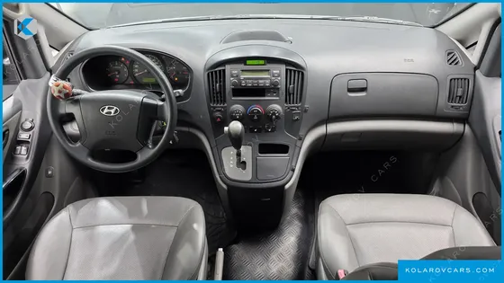 HYUNDAI STAREX 5-SEATER VAN