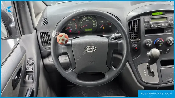 HYUNDAI STAREX 5-SEATER VAN