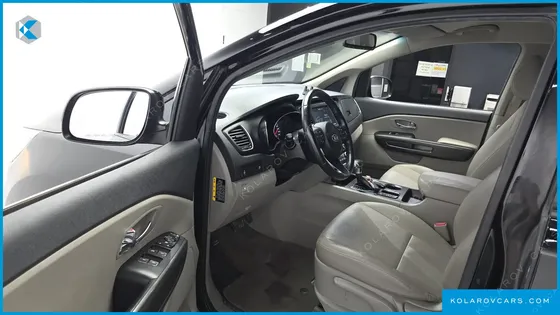 KIA CARNIVAL 9-SEATER LUXURY