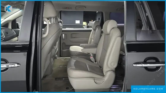KIA CARNIVAL 9-SEATER LUXURY