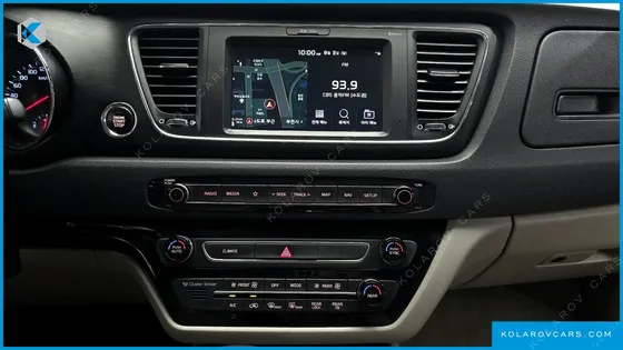 KIA CARNIVAL 9-SEATER LUXURY
