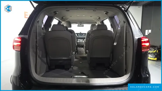 KIA CARNIVAL 9-SEATER LUXURY