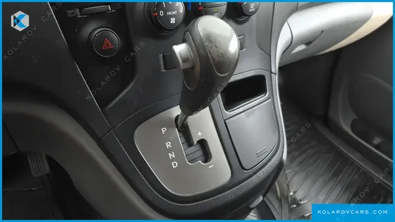 HYUNDAI STAREX 3-SEATER VAN