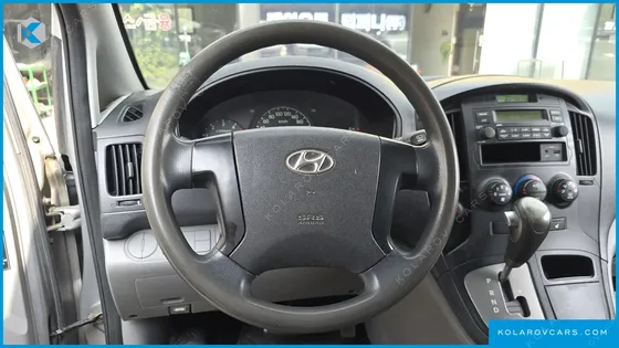 HYUNDAI STAREX 3-SEATER VAN