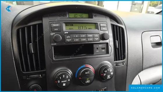 HYUNDAI STAREX 3-SEATER VAN