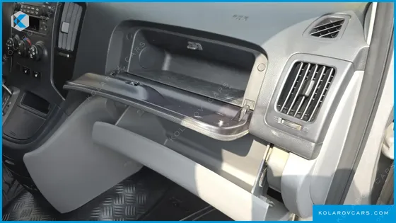 HYUNDAI STAREX 3-SEATER VAN