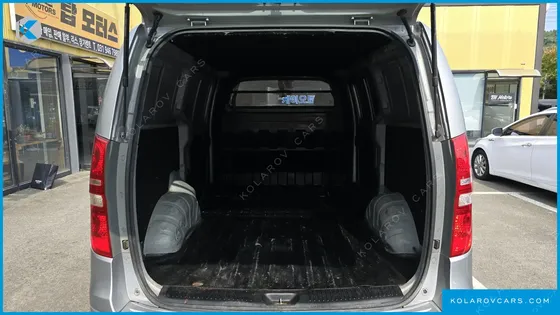 HYUNDAI STAREX 3-SEATER VAN