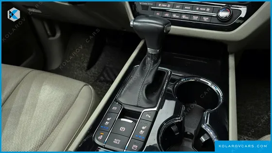 KIA CARNIVAL 7-SEATER LIMOUSINE