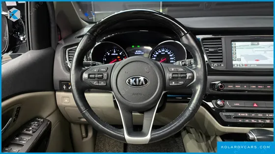 KIA CARNIVAL 7-SEATER LIMOUSINE