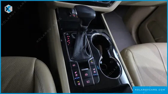 KIA CARNIVAL 7-SEATER LIMOUSINE