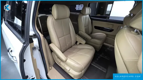 KIA CARNIVAL 7-SEATER LIMOUSINE