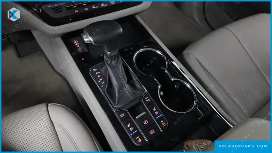 KIA CARNIVAL GASOLINE 7-SEATER LIMOUSINE