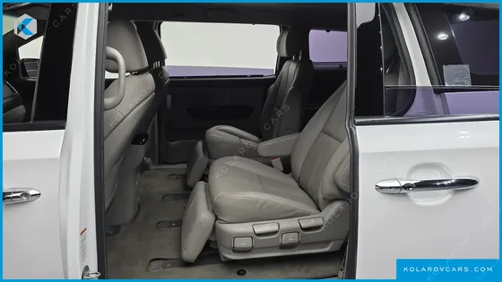 KIA CARNIVAL GASOLINE 7-SEATER LIMOUSINE