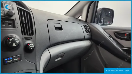 HYUNDAI STAREX 12-SEATER WAGON