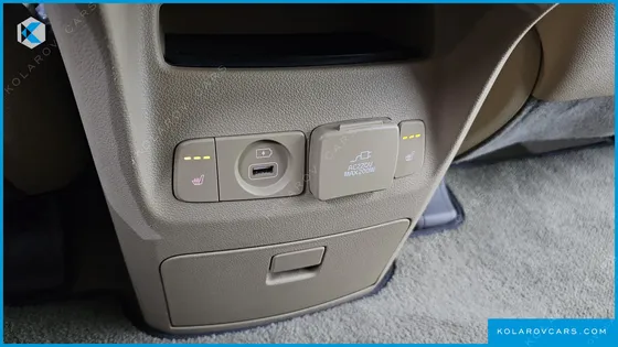 KIA CARNIVAL 9-SEATER NOBLESSE SPECIAL