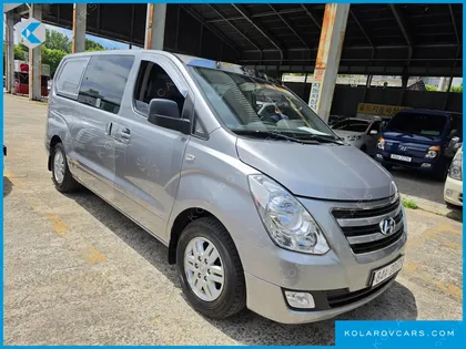 HYUNDAI STAREX 5-SEATER VAN