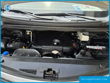 HYUNDAI STAREX 5-SEATER VAN